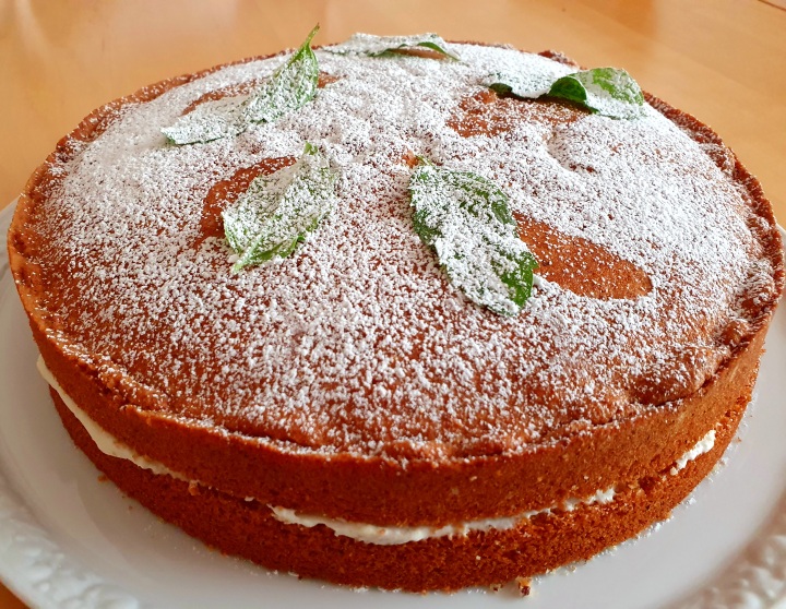 Vanille-Mandel-Kuchen mit Estragon und Minze